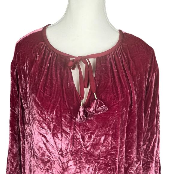 TOMMY BAHAMA‎ Medium Silk Blend Crushed Velvet Red/Pink Top 3/4 Sleeve Tie Neck - Picture 2 of 8